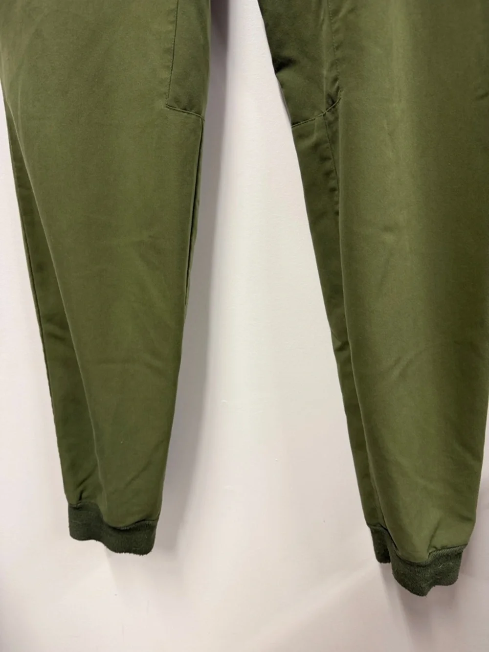FIGS Tansen Jogger Scrub Pants for Men in Olive Green XL